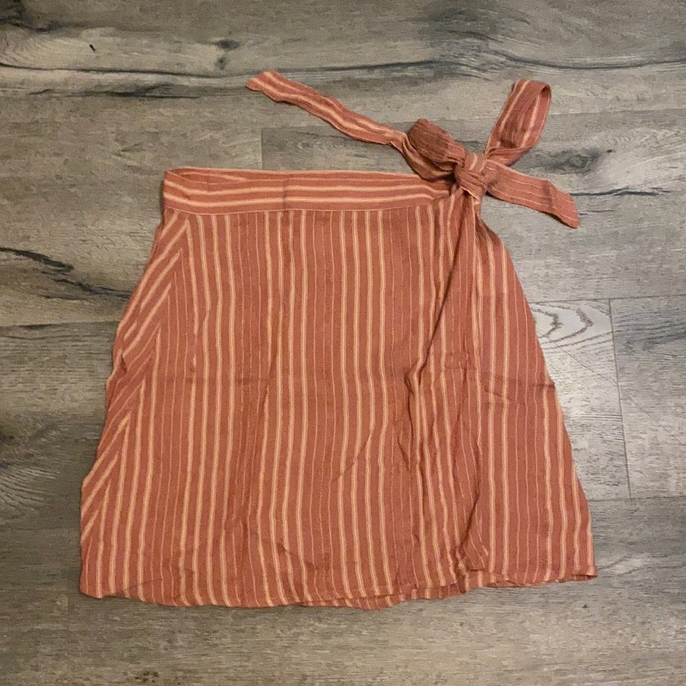 Cute American eagle mini skirt with stripes and side tie
